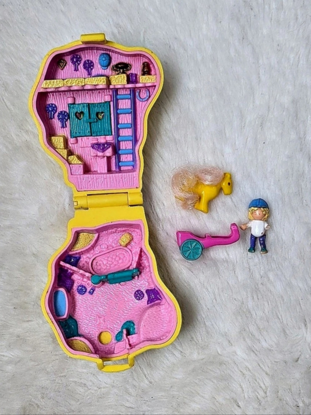 Polly Pocket Pony Ridin' Show Horse Compact Playset Pink & Yellow